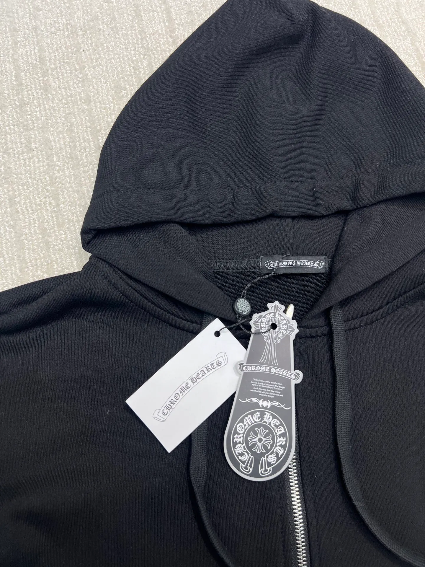 P350 𝗖𝗵𝗿𝗼𝗺𝗲 𝗛𝗲𝗮𝗿𝘁𝘀Cro Heart Pure cotton terry zipper hooded jacket High weight cotton double yarn 380g large terry fabric, fixed and dyed matching ribs, customized full set of accessories, clear letters and perfect restoration without difference. High-end atmosphere, full of class, imported rubber paddle printing graphics and customized bead blasting technology, all wiring is a special machine chain double line.  Size: M L XL XXL
